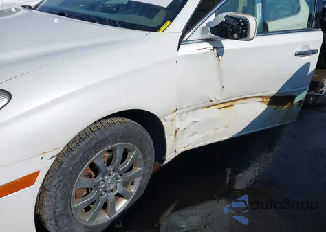 2002 Lexus Es 300 z USA, uszkodzony, nr VIN JTHBF30G820086830